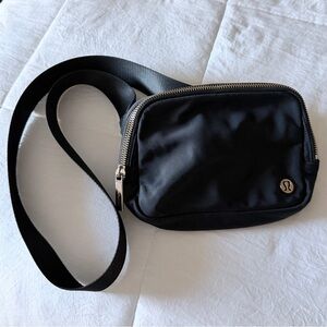 Lululemon Everywhere Belt Bag 1L Gold Hardware